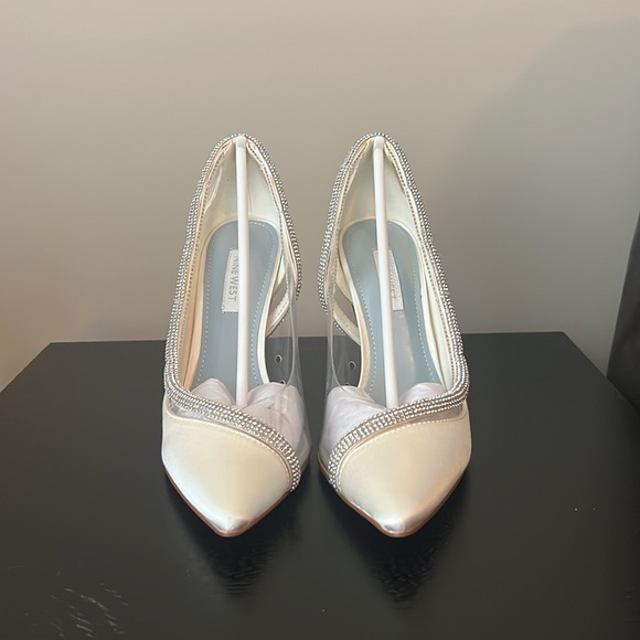 Nine West Finna 7 Pumps - Picture 2 of 4